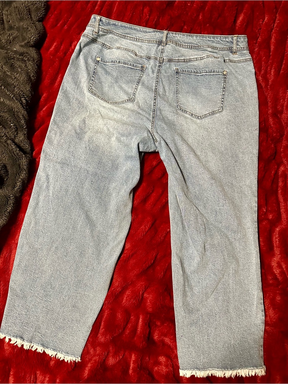 Decorative Cato Butterfly Capri Jeans - Picture 2 of 6